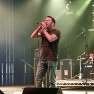 Elliot Metcalfe - Lead Singer